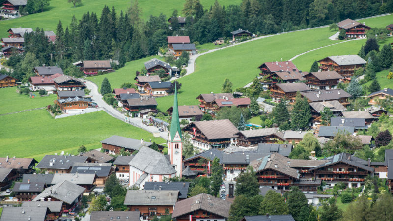 Dorf_Puiu_Naderer, Congress Centrum Alpbach, Tirol, Österreich