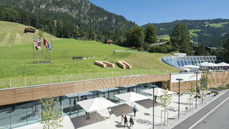 Ansicht Vorplatz, Congress Centrum Alpbach, Tirol, Österreich